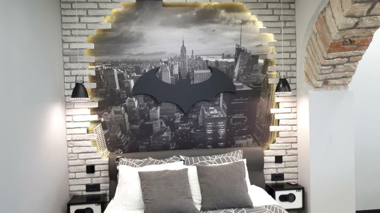 Batcave Apartment Пула Екстериор снимка