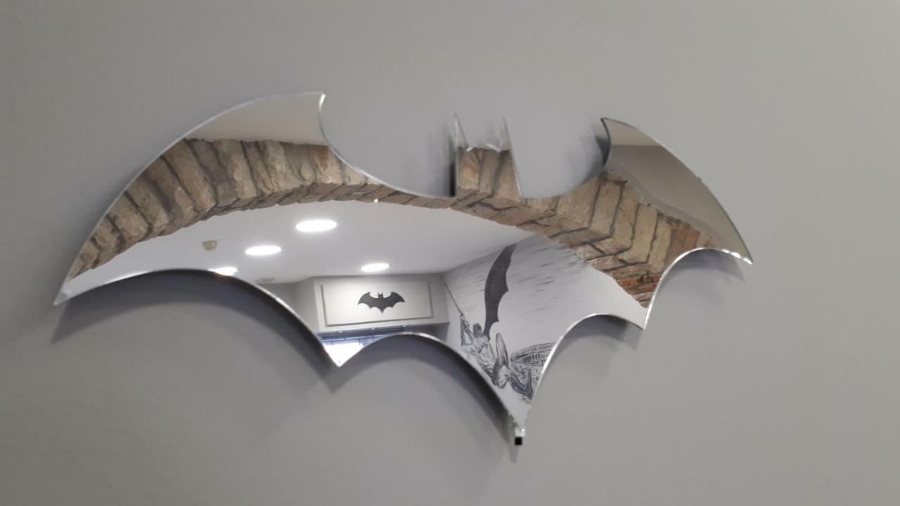 Batcave Apartment Пула Екстериор снимка