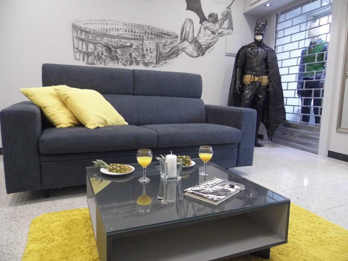 Batcave Apartment Пула Екстериор снимка