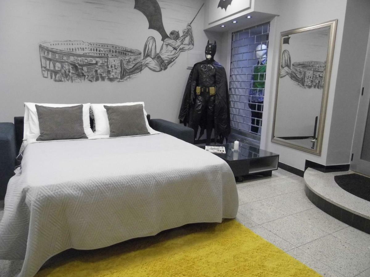 Batcave Apartment Пула Екстериор снимка