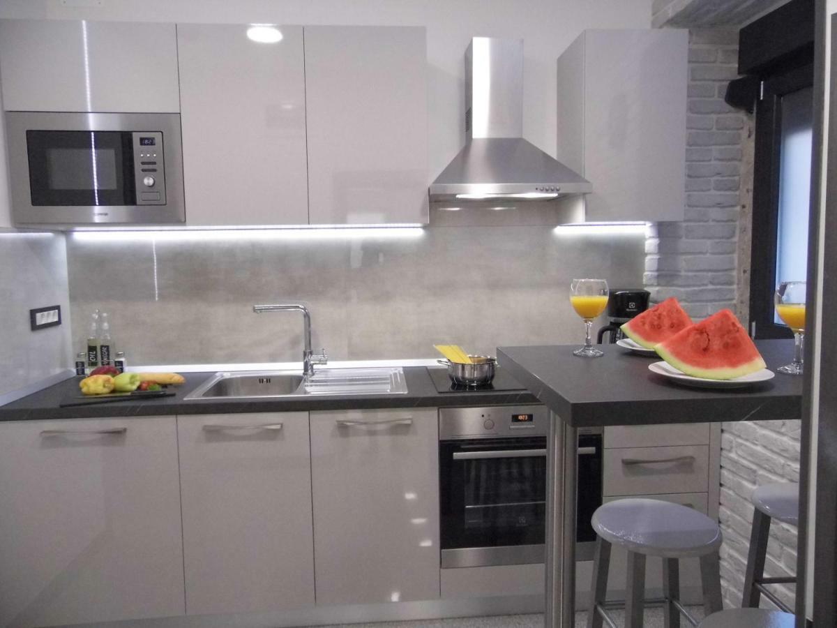 Batcave Apartment Пула Екстериор снимка