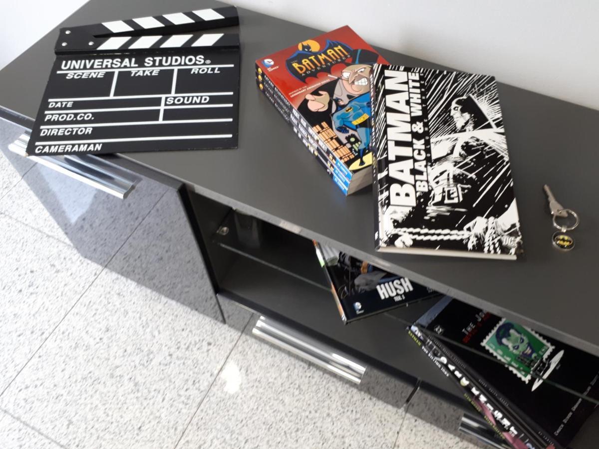 Batcave Apartment Пула Екстериор снимка